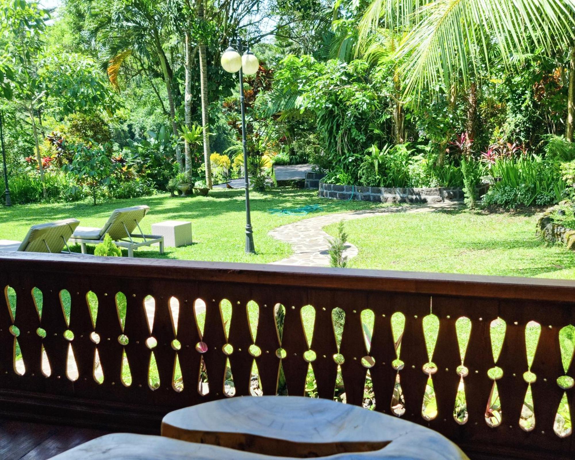 Villa Avalon Castle & *